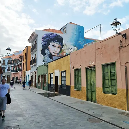 Charming Puerto Cruz, Terrace & Pool Access Appartement