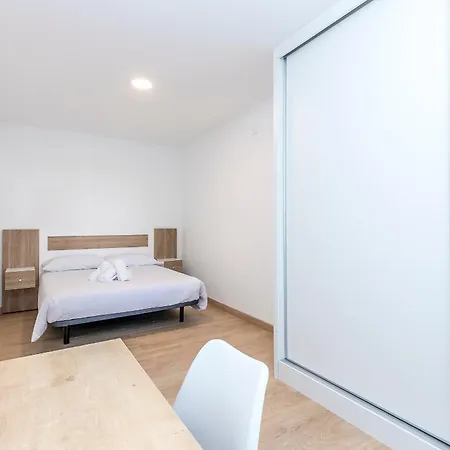 아파트 Charming Puerto Cruz, Terrace & Pool Access 푸에르토 드 라 크루즈